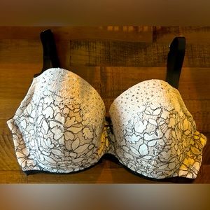 Victoria's Secret White Lace Push-Up Bra with Black Accents